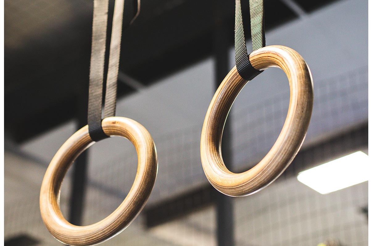 Paire d'anneaux de gymnastique en bois avec ceinture réglable